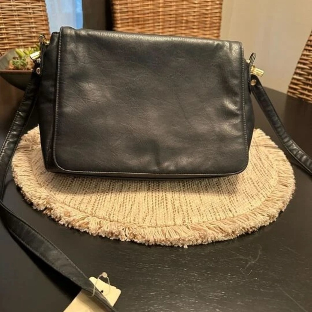 Elegant Black Leather Shoulder Bag